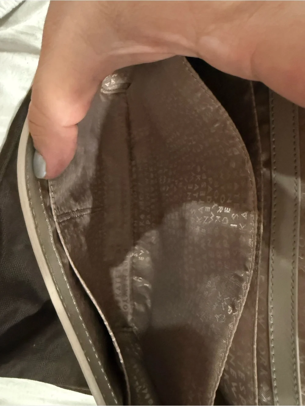 kate spade beige leather shoulder bag with gold-tone logo and dust bag